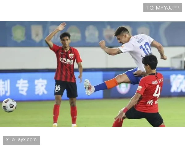 中超激战再燃:球队拼搏精神引爆球迷热议 中超激战再燃:球队拼搏精神引爆球迷热议